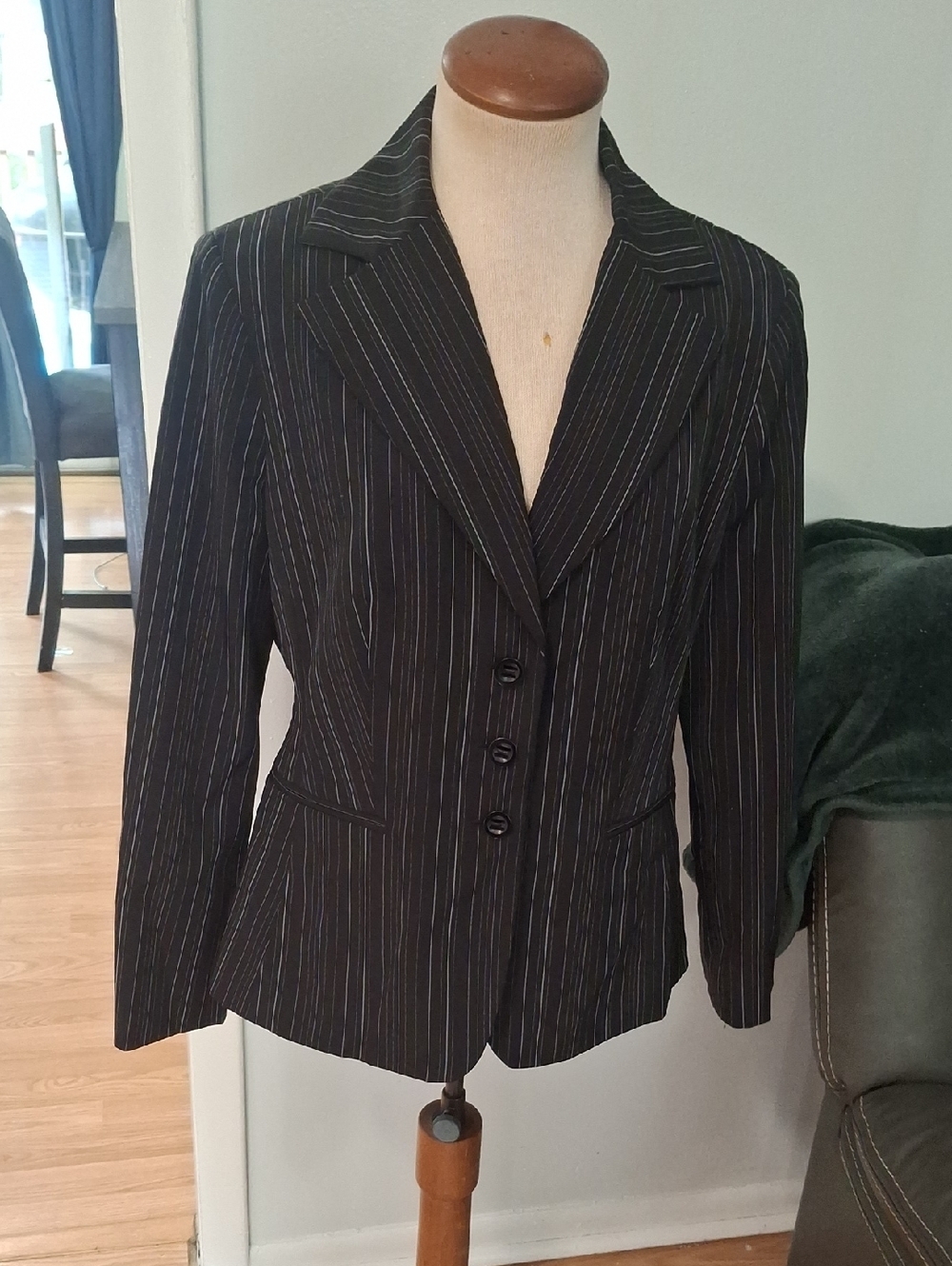 Larry Levine/ Black Pinstripe Fitted Blazer- W Sz 12 Petite - Picture 9 of 9